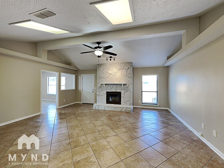 Building Photo - 7978 Lavender Ln