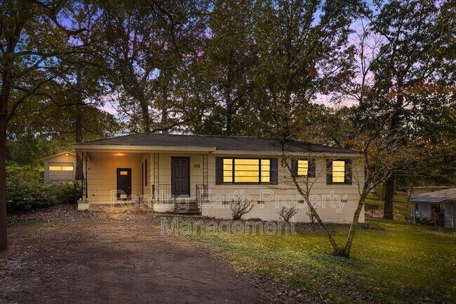 Building Photo - 405 18th Ave NW