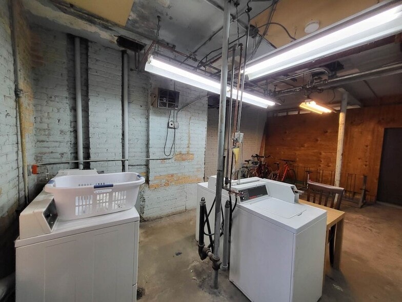 Building Photo - 2151 N Fremont St