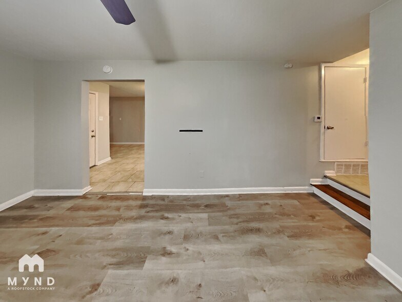 Building Photo - 4193 Deerland St