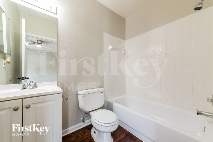 Building Photo - 2621 Atwater Dr