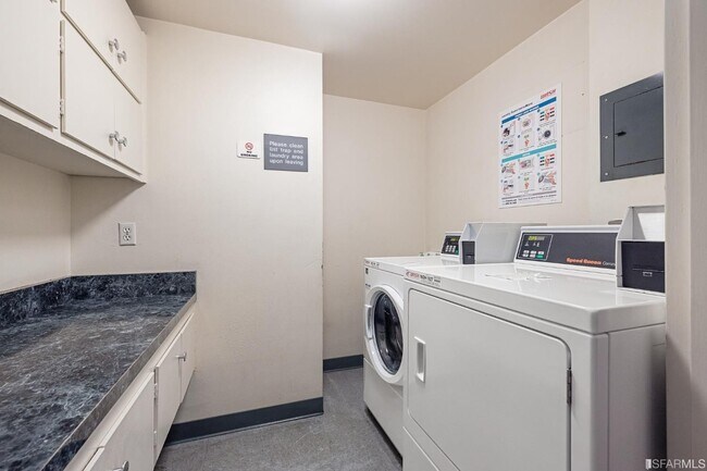 Laundry room - 2040 Franklin St