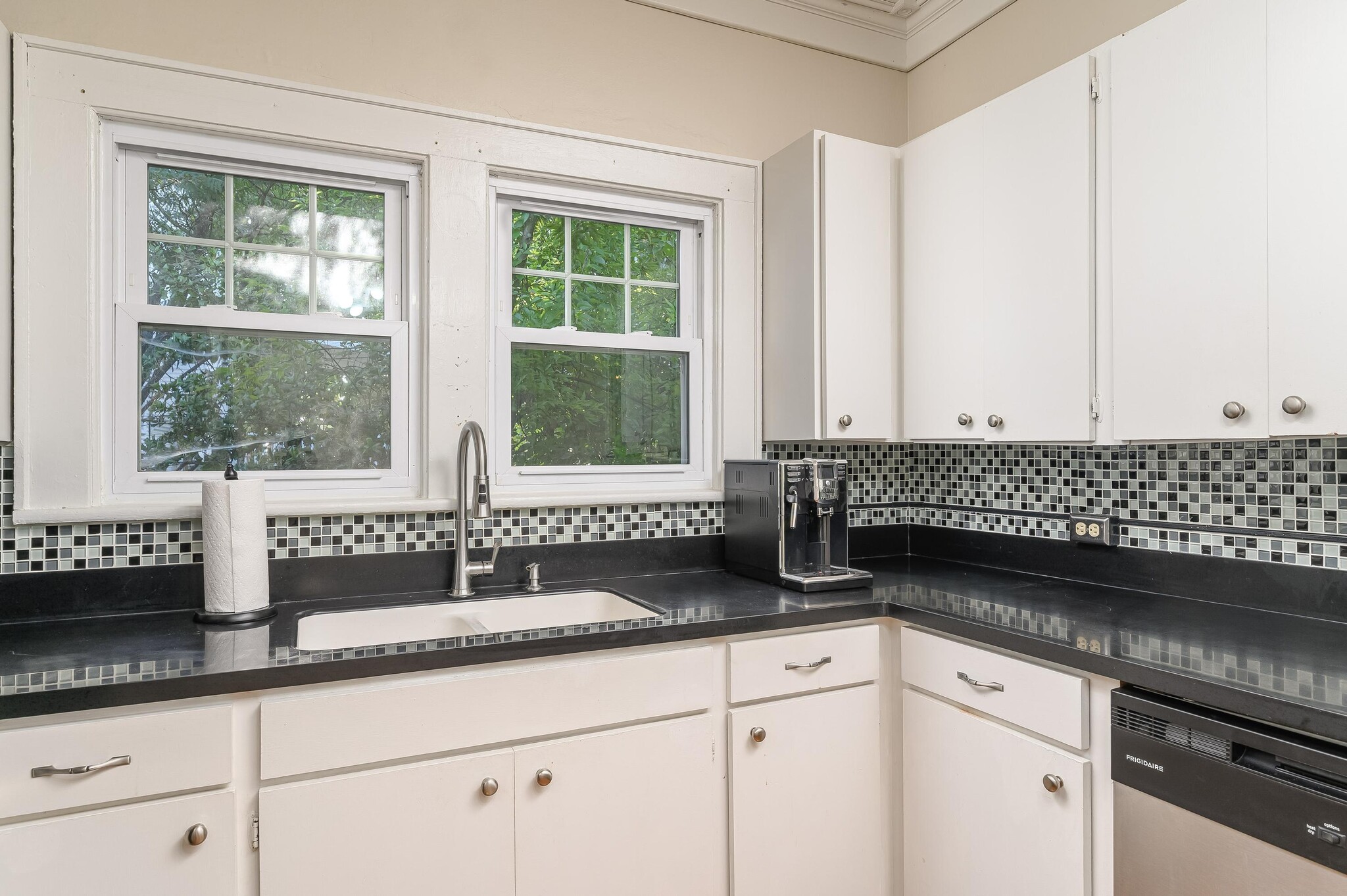 Building Photo - 3308 Alta Vista Dr
