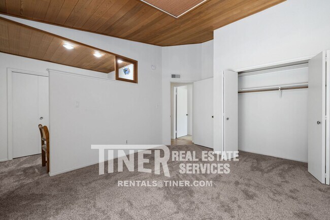 Building Photo - 4935 Kurz Cir