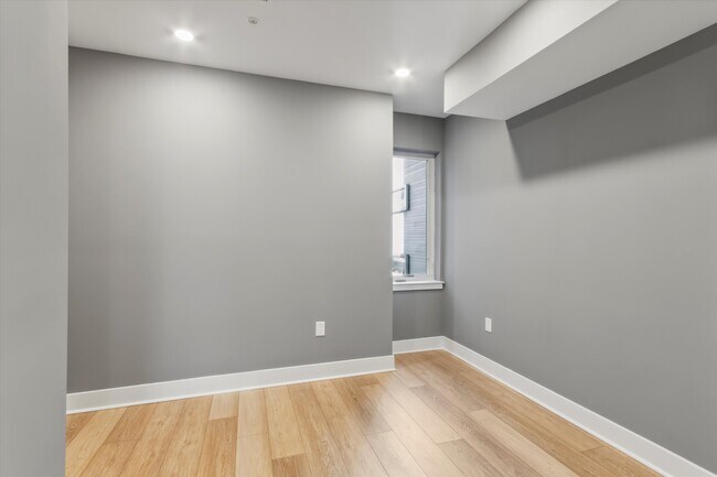 Building Photo - 1615 Poplar St