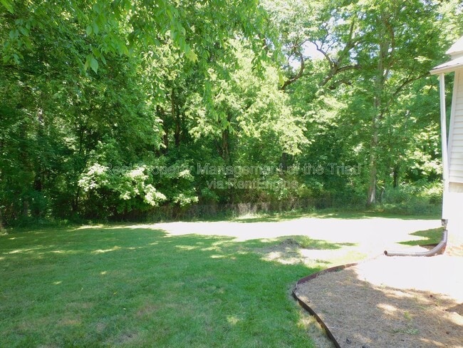 Building Photo - 164 Riverside Dr