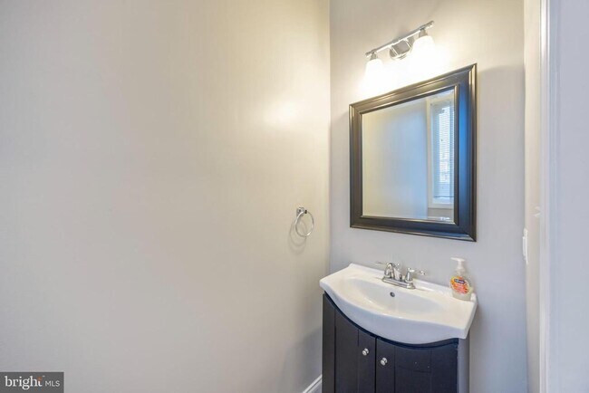 Building Photo - 314 E 22nd St