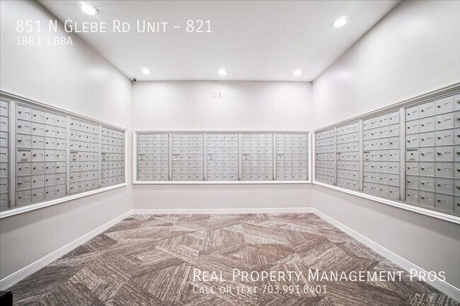 Building Photo - 851 N Glebe Rd