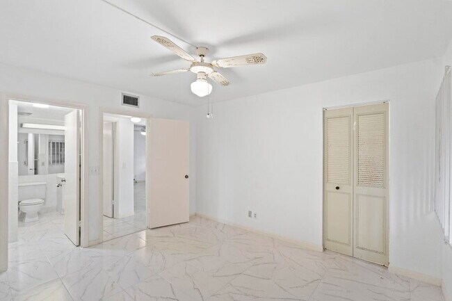 Building Photo - 441 Pine Glen Ln