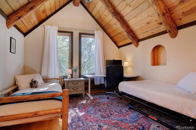 Building Photo - Mountain Log Home for Rent with views and ...