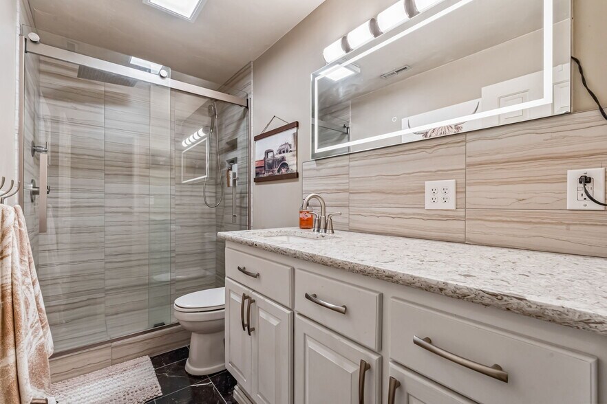 Updated bathrooms with rain shower heads - 2971 Mumbarto Ave
