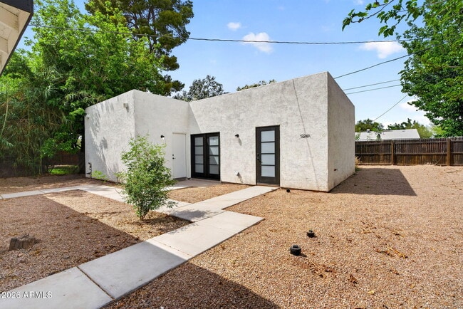 Building Photo - 1324 E Hall St