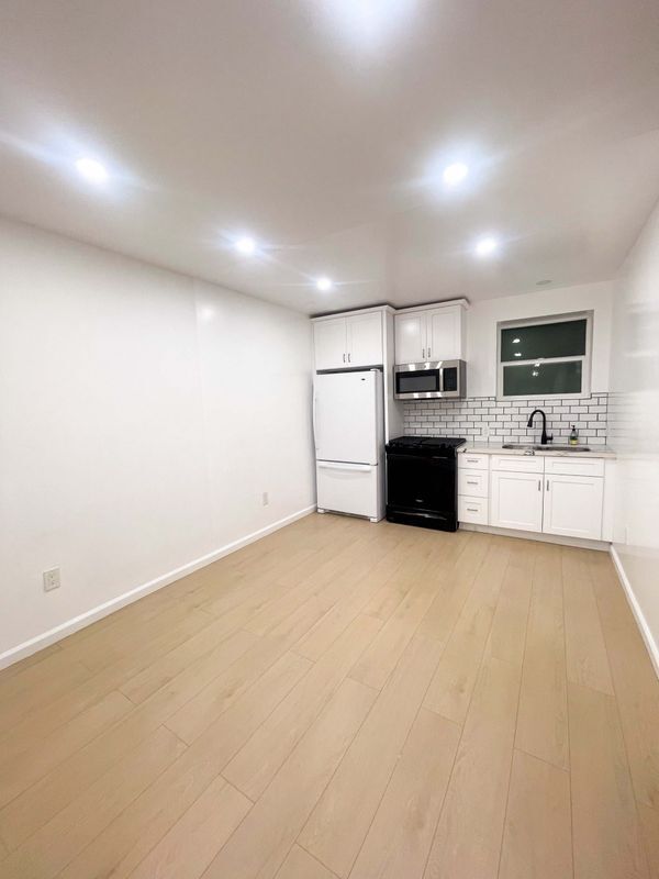 Building Photo - 4913 1/2 Lynnfield Street, #1/2