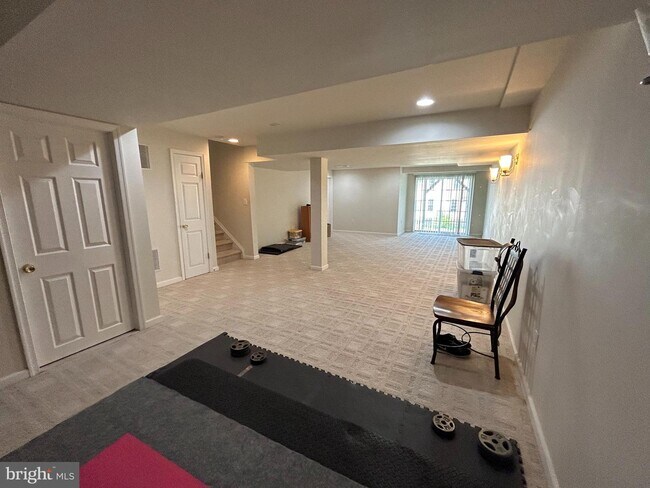 Building Photo - 2387 Dorchester St W