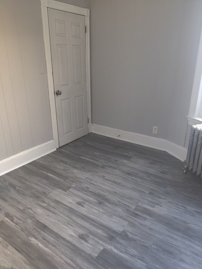 Building Photo - 127 E Coulter St