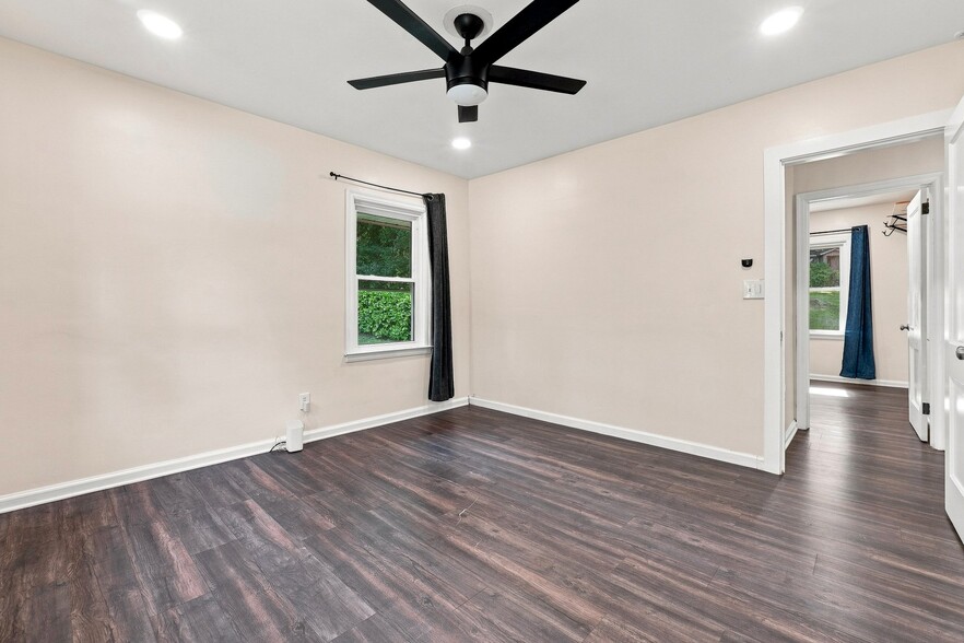 Building Photo - 2875 Orion Dr