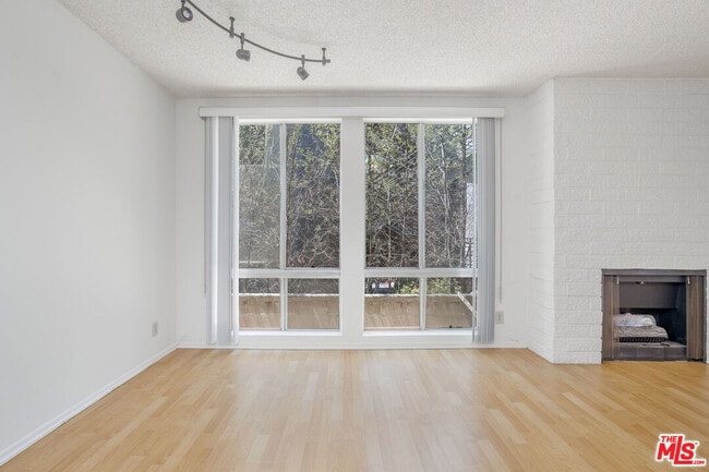 Building Photo - 953 4th St