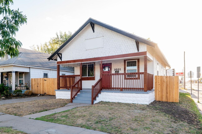 Building Photo - 1601 S Pattie St