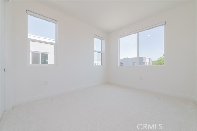 Building Photo - 589 S Lyon St