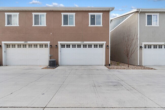 Building Photo - 3 Bed 2.5 Bath Townhome in Bluffdale