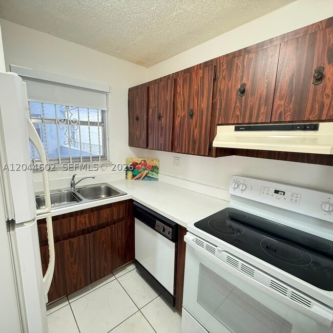 Building Photo - 8821 W Flagler St