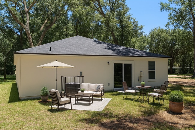 Building Photo - 11138 Pine St