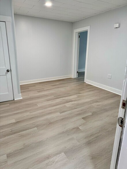 Building Photo - 40 Pond St