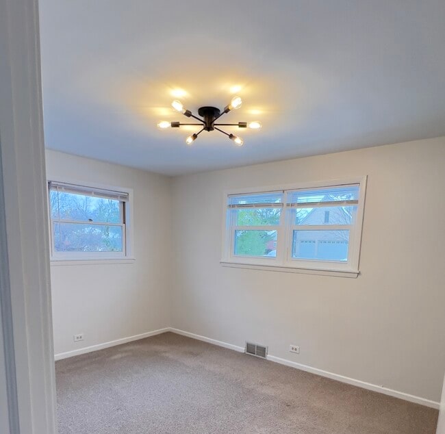 bed 1 - 2244 Scott Rd