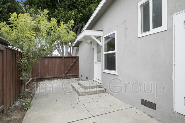 Building Photo - 2100 Clay St