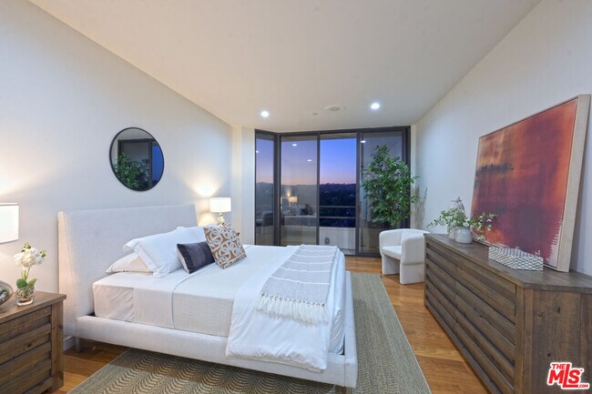 Building Photo - 10601 Wilshire Blvd
