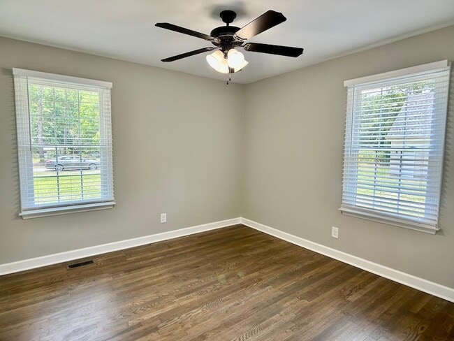 Building Photo - 103 Crescent Dr