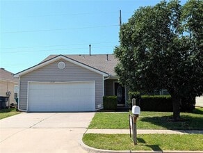 Building Photo - 1004 SW 156th St