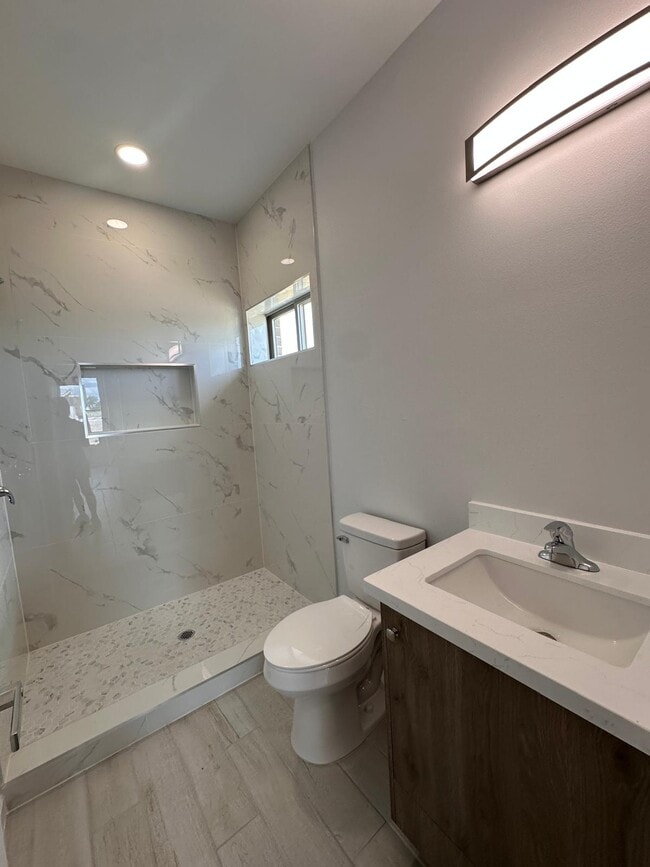 Building Photo - 1001 Julia St