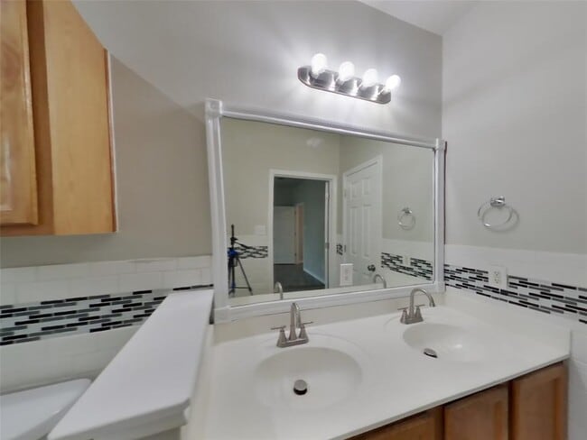 Building Photo - 11602 Morgan's Point St