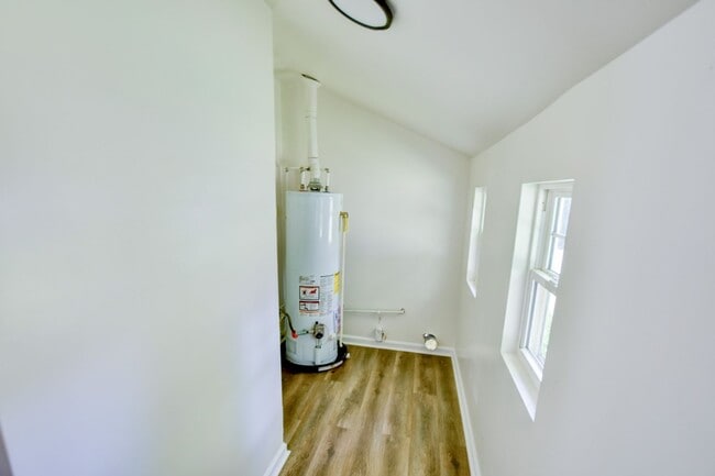 Building Photo - 1923 Bancroft Dr