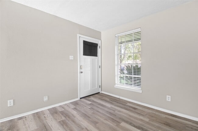 Building Photo - 15423 Campden Hill Rd