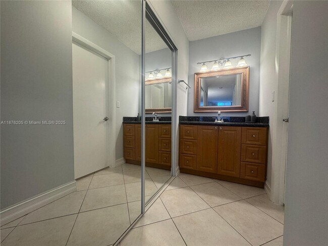 Building Photo - 3800 S Ocean Dr