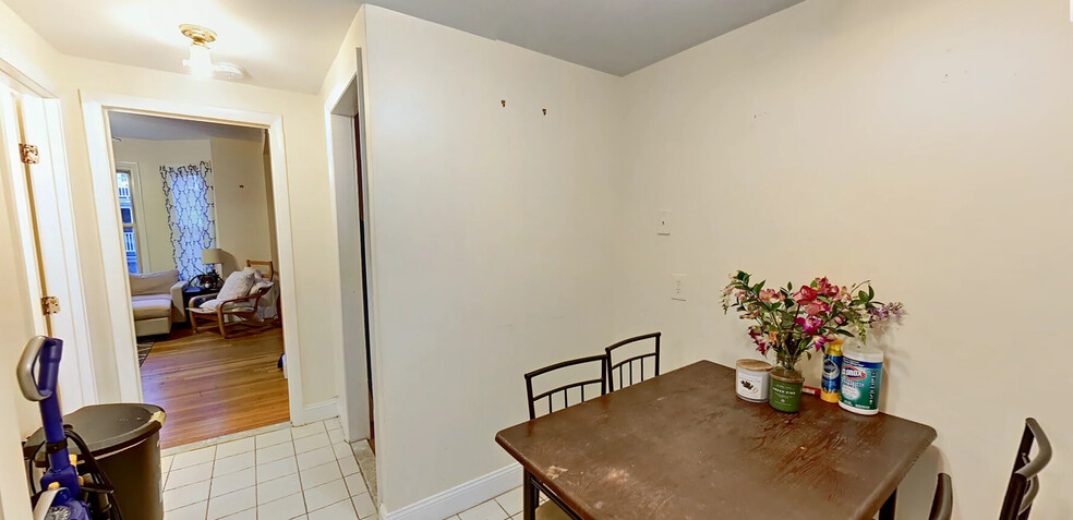 Building Photo - 216 Freeman St