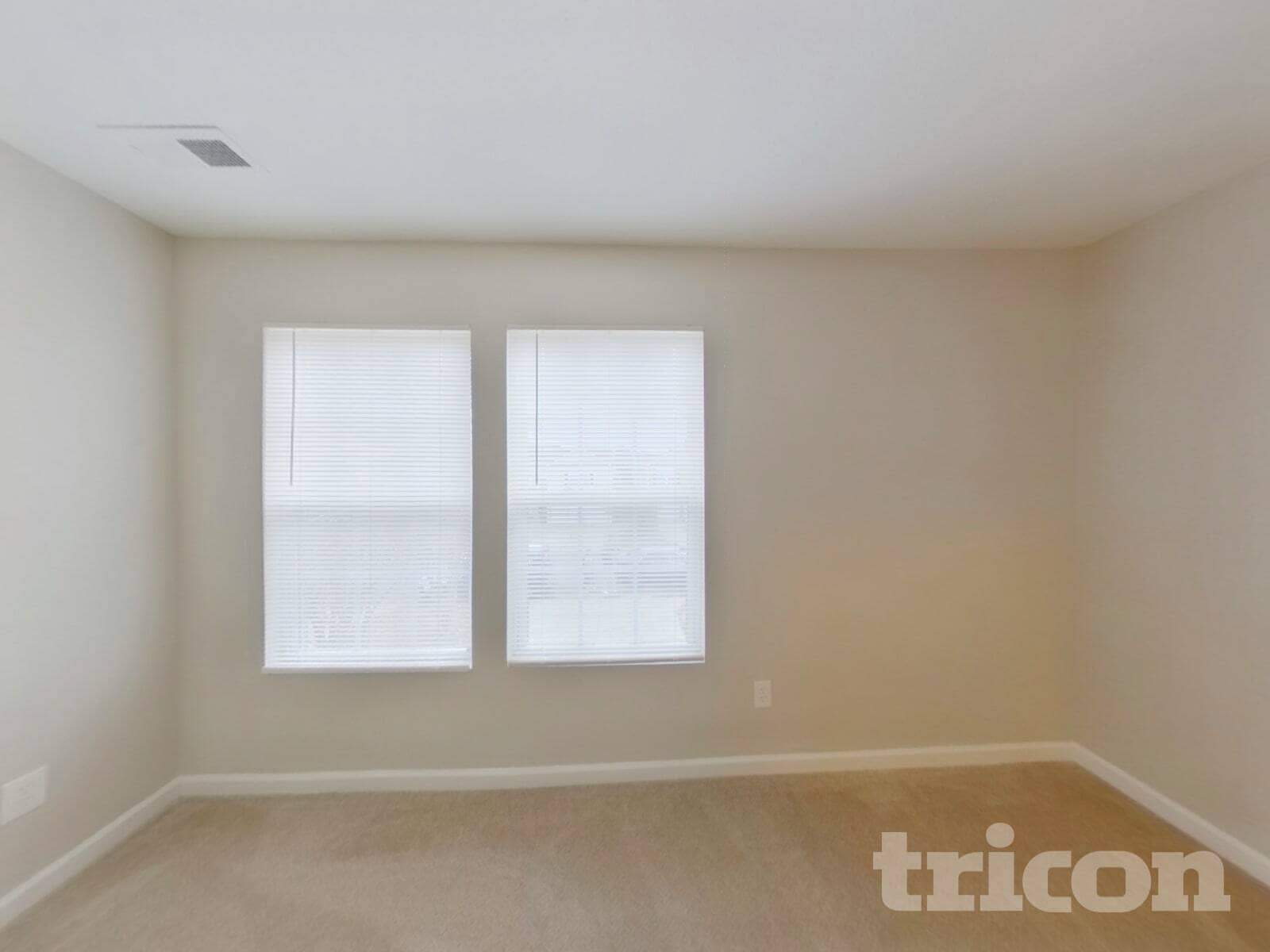 Building Photo - 923 Littleton Dr