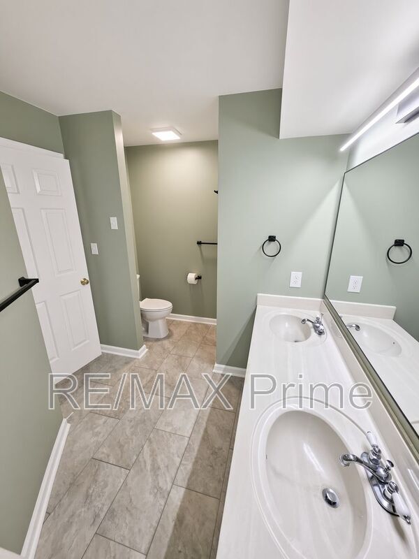 Building Photo - 413 Saddle Ct
