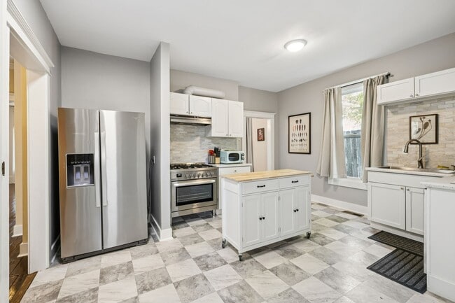 Building Photo - 920 Silverdene Pl