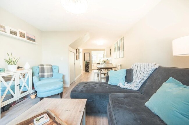 Building Photo - First Hill/Central District Townhome