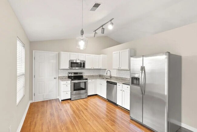 Building Photo - Cashel Court