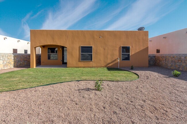 Building Photo - Home For Rent - Beautiful 4 Bedroom Home in Tierra Del Este Subdivision w/ Refrigerated Air!
