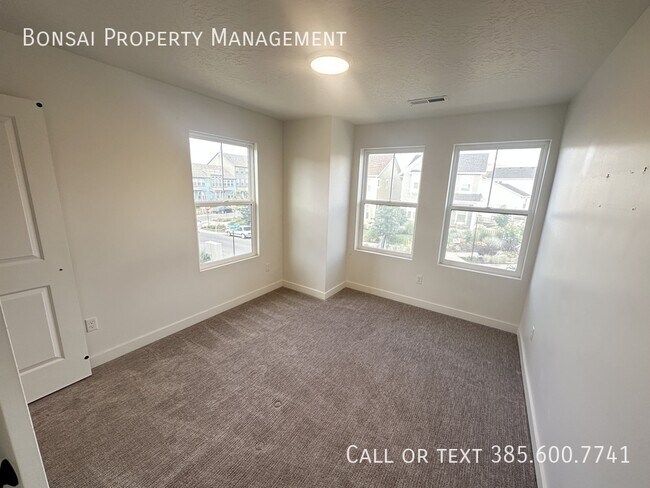 Building Photo - 11723 S Leander Dr
