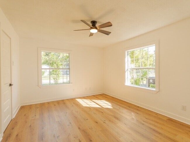 Building Photo - 6802 Eastwood St