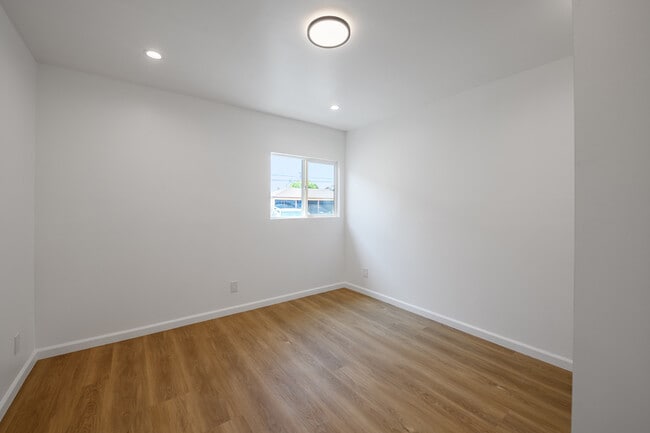 Building Photo - 6555 Darwell Ave