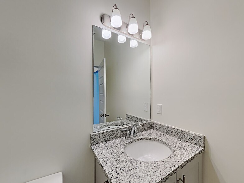 Building Photo - 5242 Tupelo St