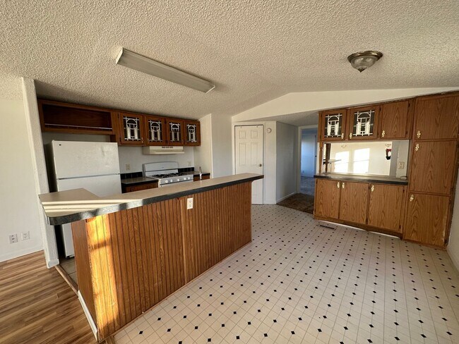 Building Photo - 3 bedroom 2 bathroom Single-wide available for rent in Farmington