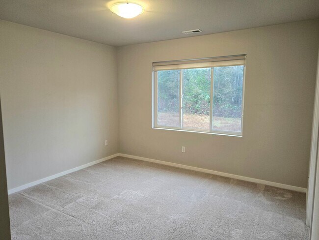 Building Photo - 3 Bedroom 2.5 Bath Home in Stanwood - Pet Friendly!